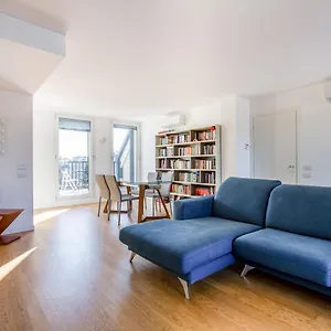  Appartamento Modern With Terrace, Wifi & Ac Italia